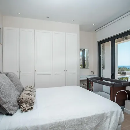 Oneiro - Voted The In Rhodes, Greece! Πεύκος