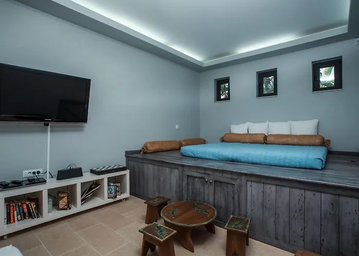 Oneiro - Voted The In Rhodes, Greece!