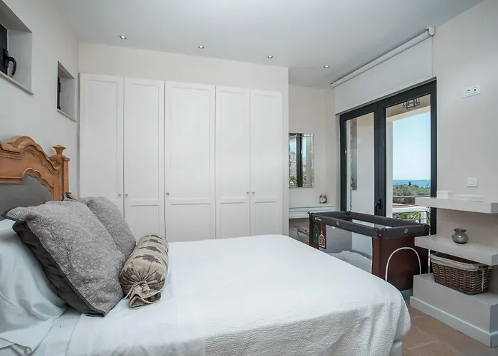 Oneiro - Voted The In Rhodes, Greece! Pefki