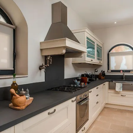 Oneiro - Voted The In Rhodes, Greece! Vilă